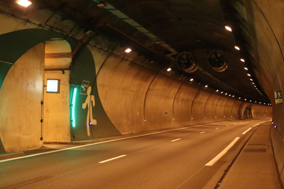 Tunnel autoroutier